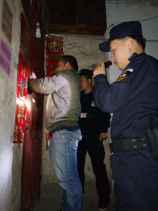 随州粗心妈妈误将幼女锁家中 