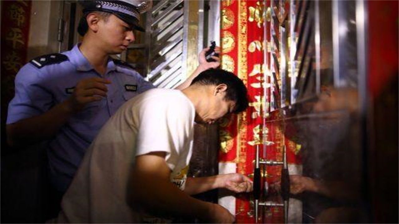 随州请开锁师傅开了锁后，师傅